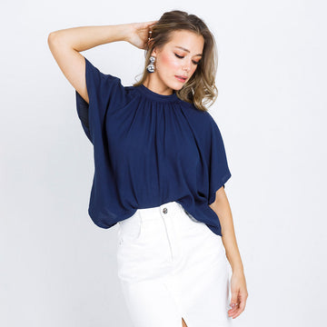 BLUSA CUELLO CON TIRA EN ESPALDA PARA ANUDADO AZUL OSCURO