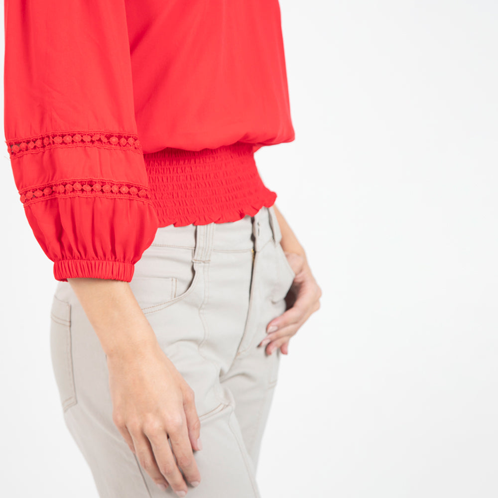 BLUSA ROJA  CON FAJ¨®N EN NIDO DE ABEJA
