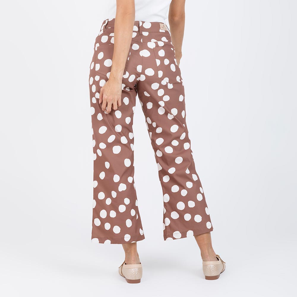 PANTAL¨®N CARAMELO SILUETA FLARE ESTAMPADO