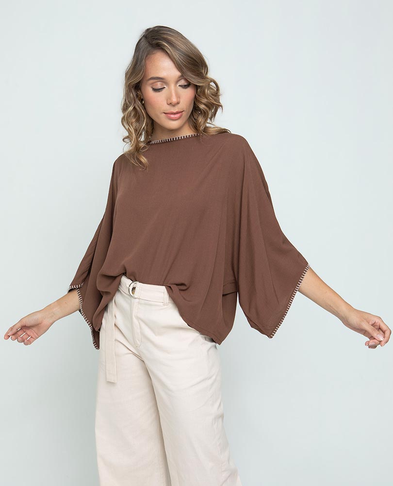 BLUSA TIPO PONCHO PARA MUJER CON PUNTADA ARTESANAL EN ESCOTE Y MANGAS