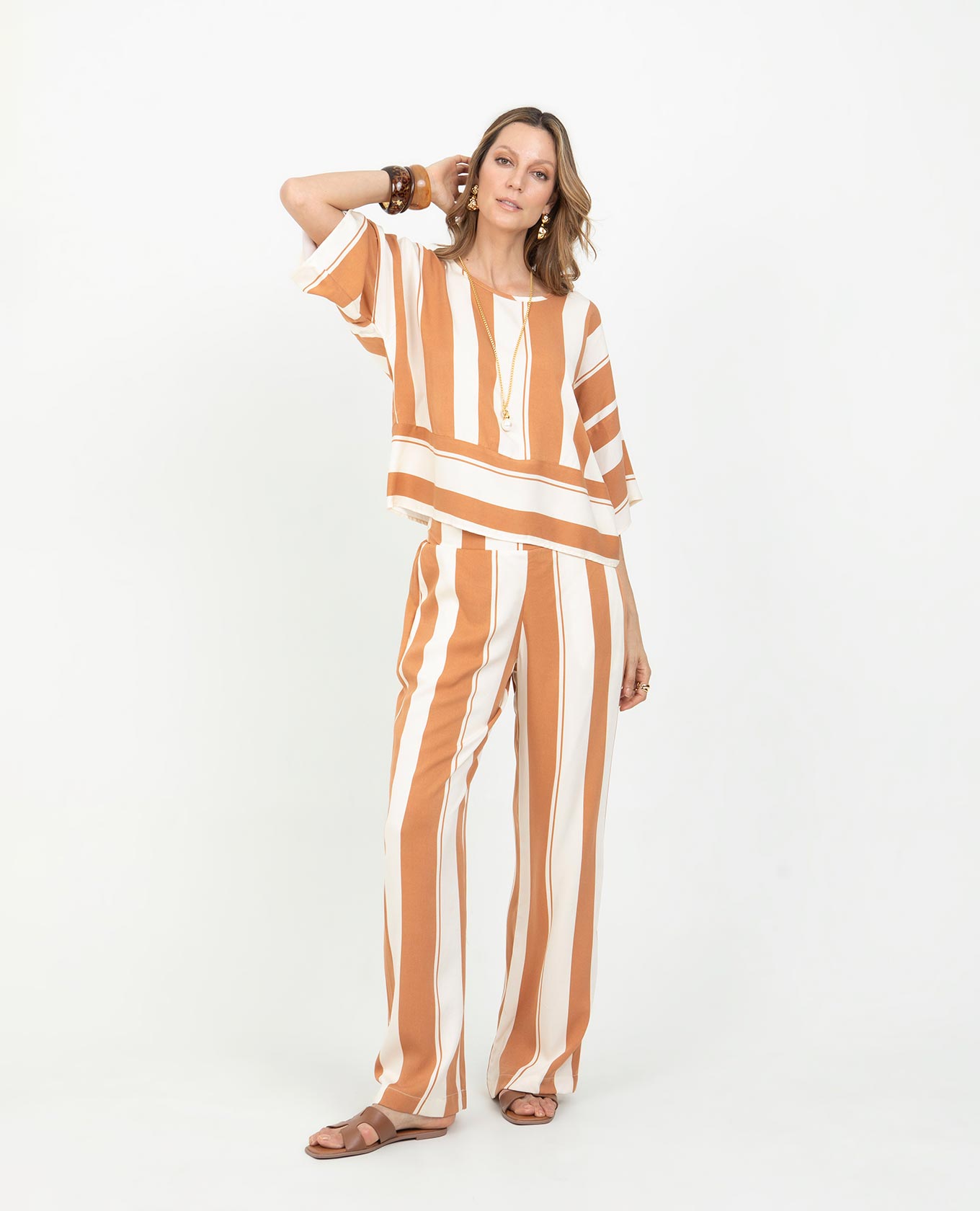 CAMISA RAYAS PARA MUJER SILUETA CUADRADA CON CORTE EN JUEGO DE RAYAS