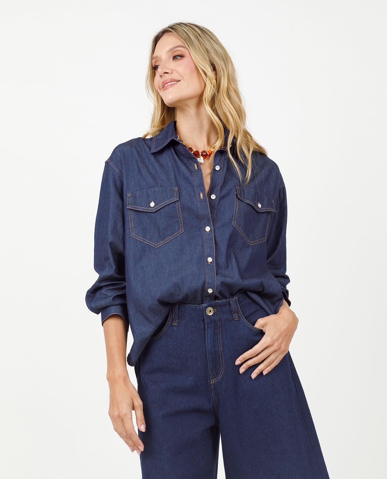 CAMISA CHAMBRAY PARA MUJER SILUETA REGULAR MANGA LARGA