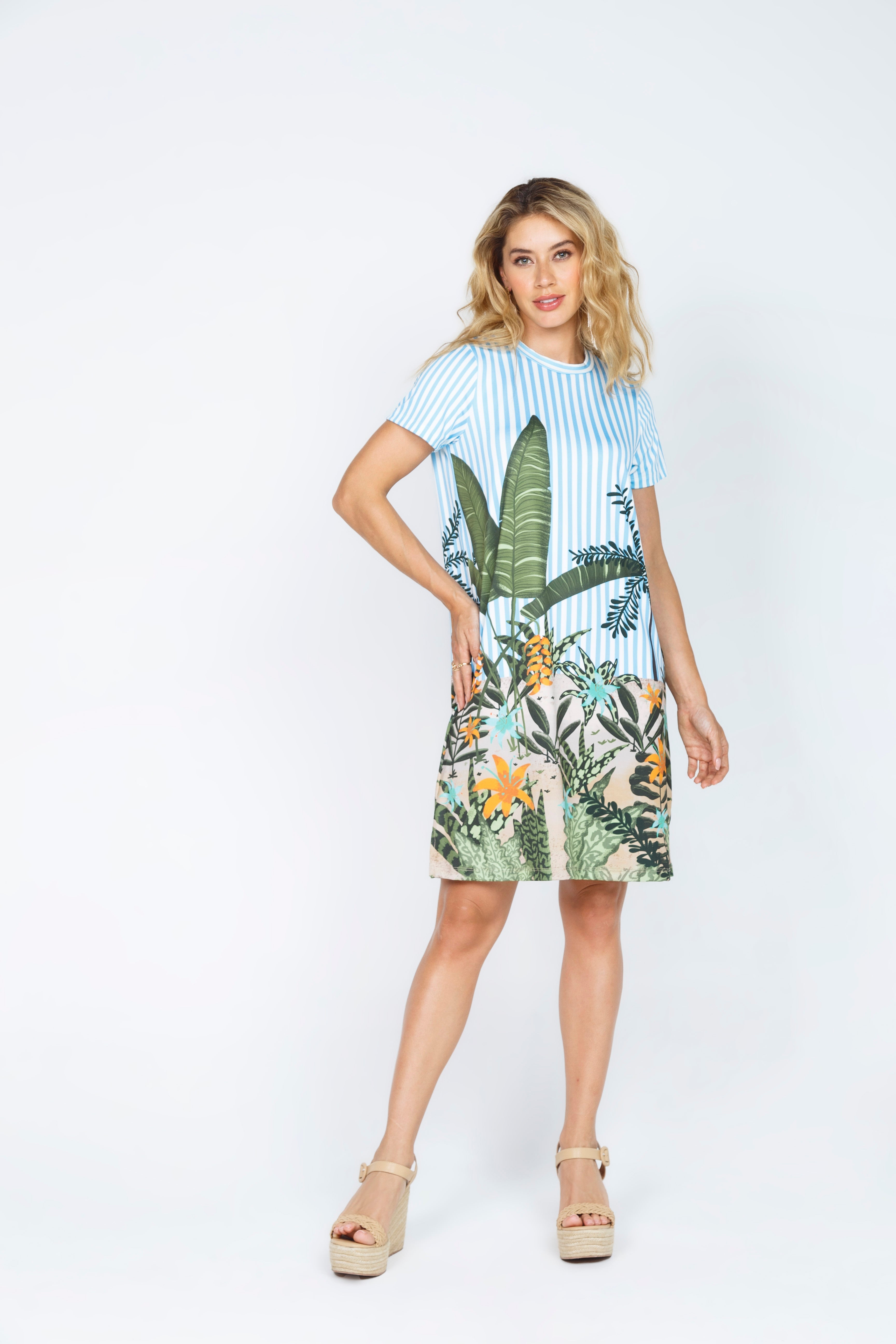 VESTIDO CORTO CON ESTAMPADO EXCLUSIVO - AZUL CLARO