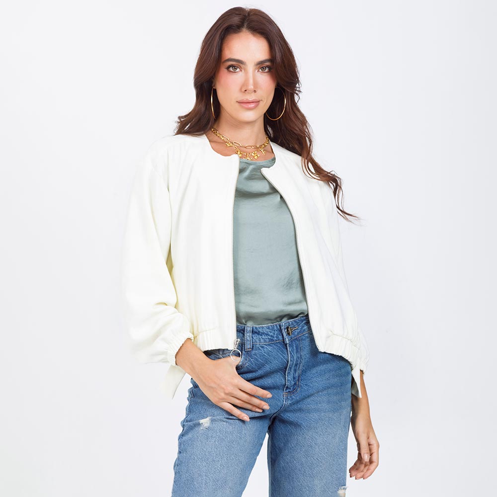 CHAQUETA PARA MUJER CON CREMALLERA DECORATIVA Y HERRAJE EN COSTADOS
