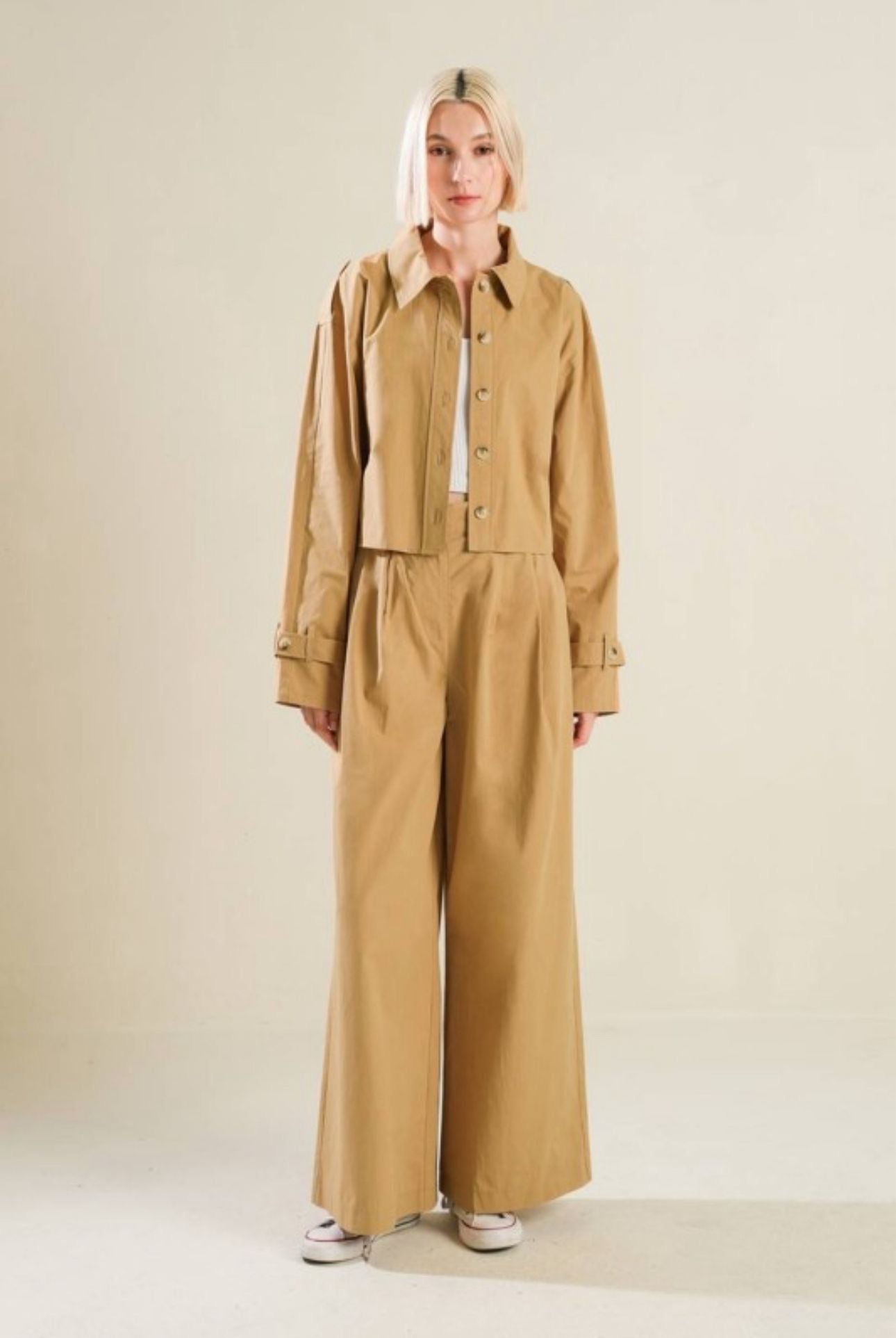 Pantal¨®n beige wide leg de tiro alto con pinzas frontales