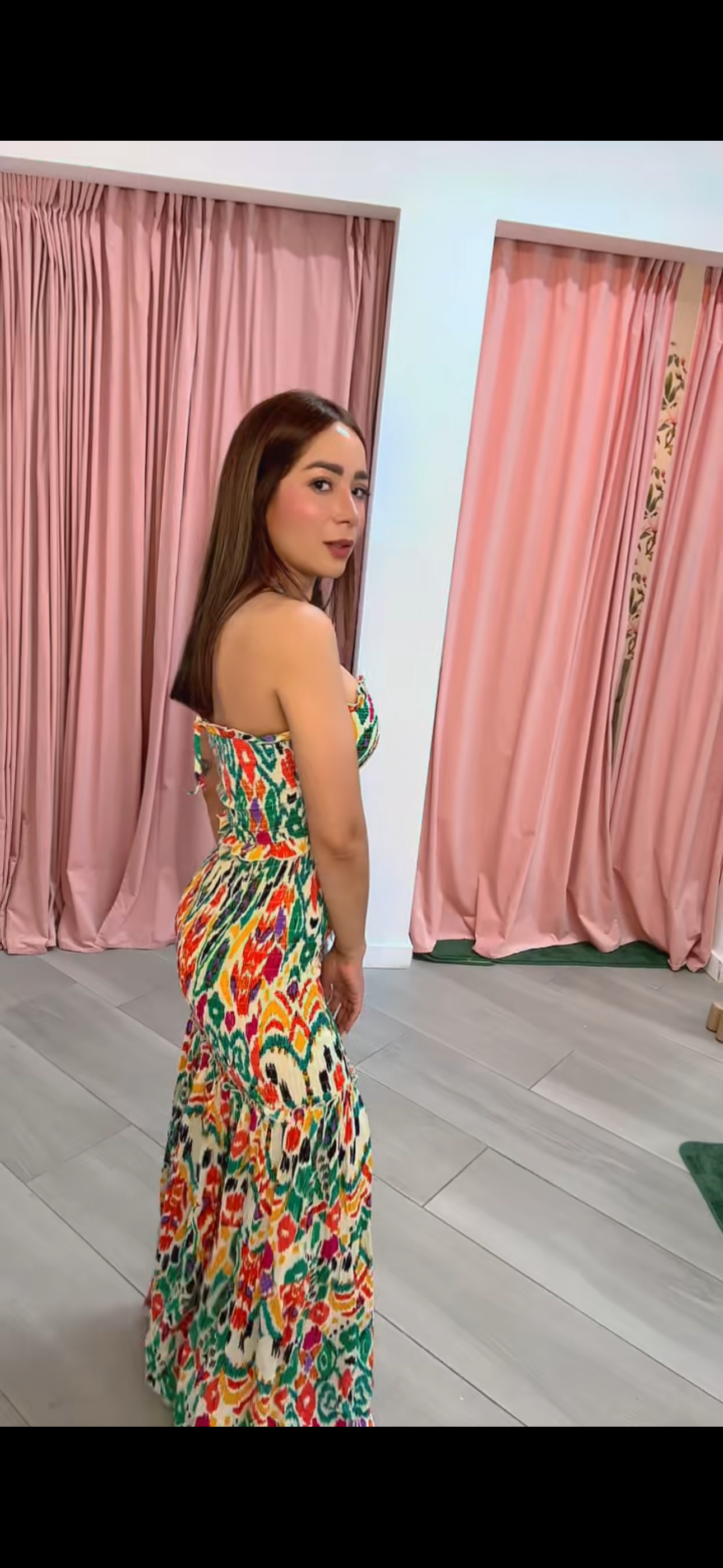 Vestido largo estampado multicolor con cut out