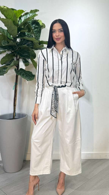 Cropped blouse.