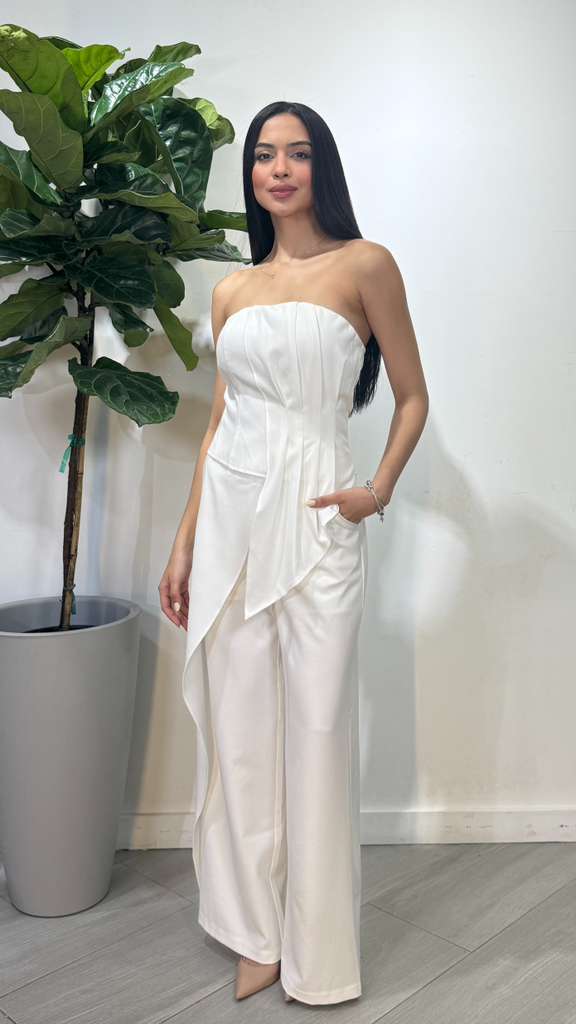 Formal set sleveless blouse with wide leg pants.
