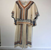 Set blusa y pantalon amplio , con mangas cortas amplias y escote en V. Presenta un corte suelto y c¨®